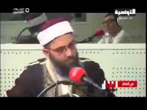 লাইভ অনুষ্ঠানে ভুমিকম্প, দেখুন একজন আলেমের মনোবল এবং আর পাশে বসা আরজে’র বেহাল দশা!
