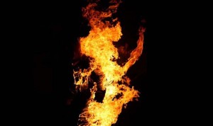 জয়পুরহাটে প্রকাশ্য বাজারে যুবকের গায়ে আগুন ধরিয়ে দেওয়া হলো