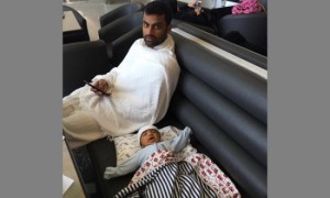 বাবার সাথে ওমরাহ করল ছোট্ট আরহাম